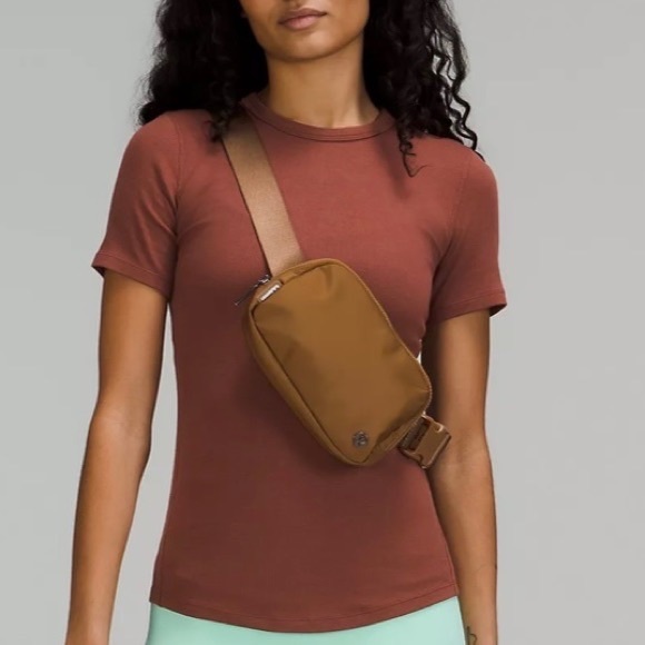 Lululemon Everywhere Belt Bag - Burnt Caramel - Picture 5 of 7